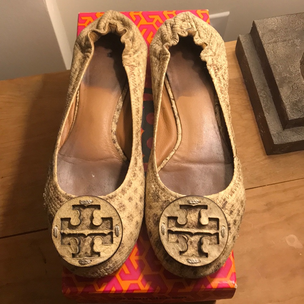 Distressed Tory Burch Reva flat. Loved!